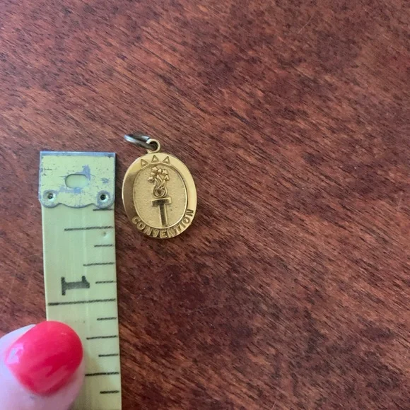 1996 Tri Delta charm from Convention in Dallas - Picture 3 of 3